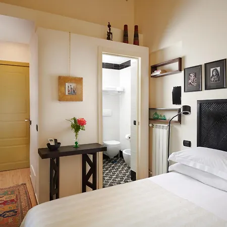 Palm Gallery Hotel