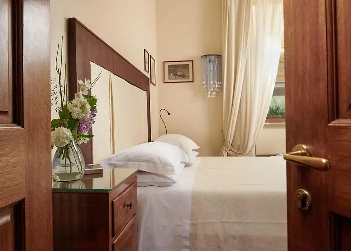 Palm Gallery Hotel