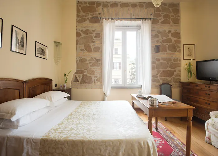 Palm Gallery Hotel