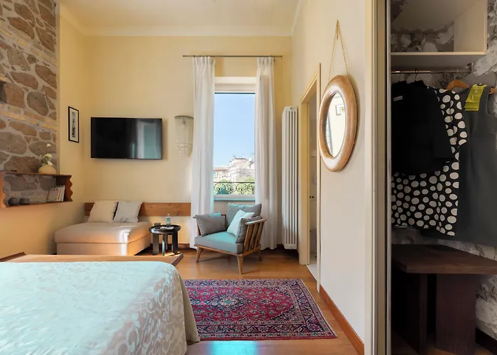 Palm Gallery Hotel